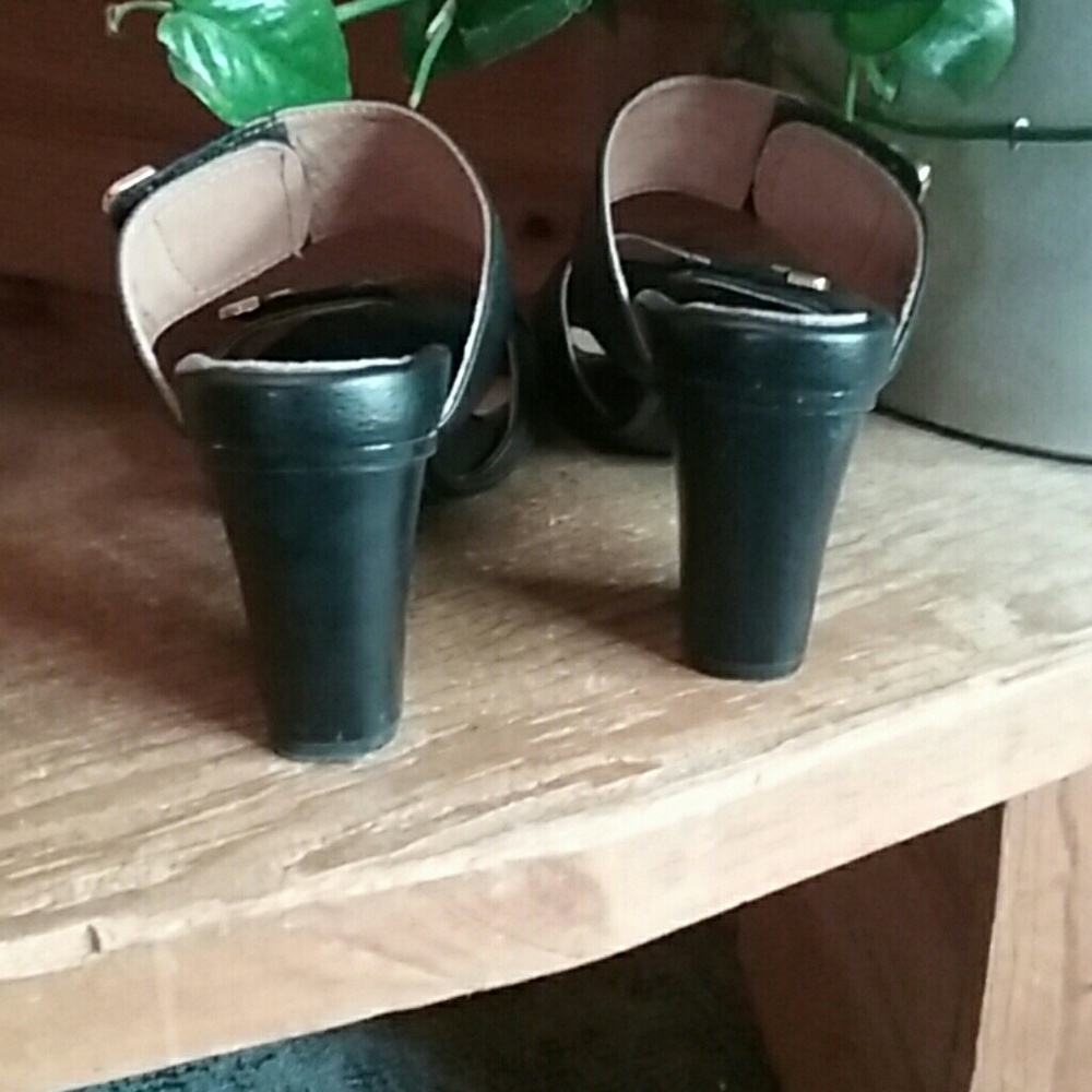 Soft leather sandles - Picture 4 of 4